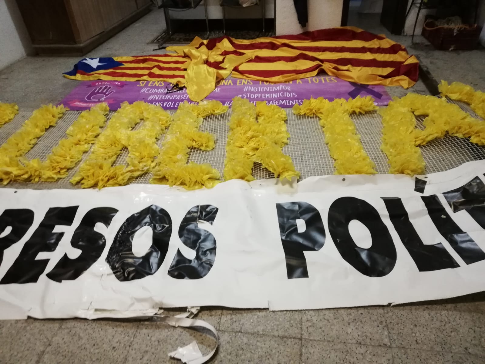 TORDERA(BARCELONA) ESPAÑA, 24.11.2018. Vista de la simbología separatista caída esta madruga en el Maresme. Ñ Pueblo