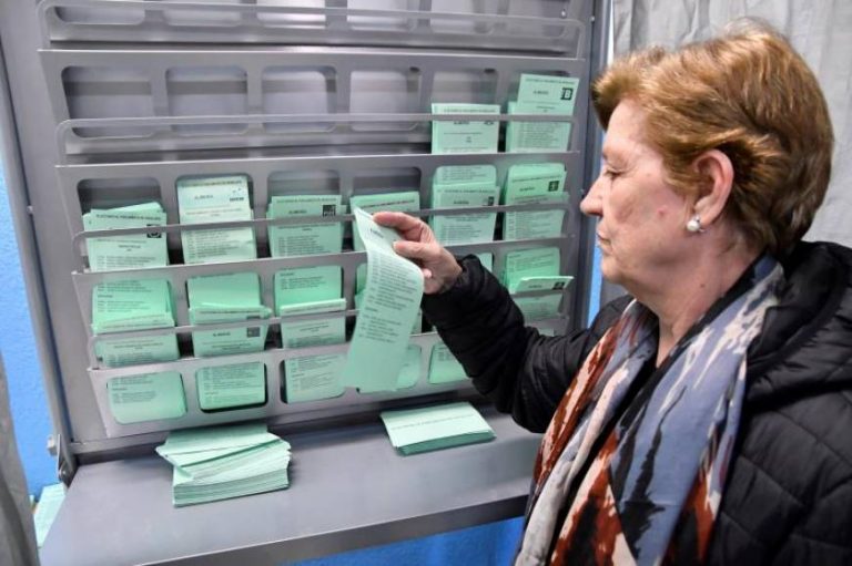 Cierran colegios electorales del 2-D en Andalucía
