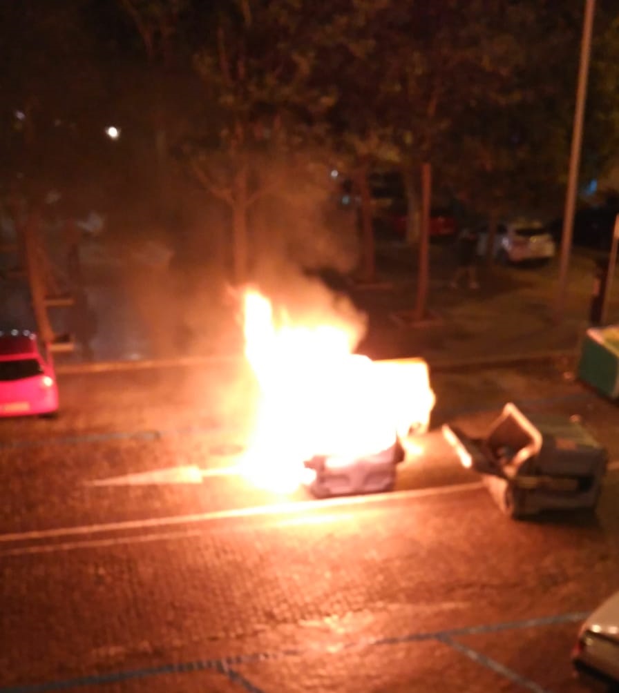 ANDALUCÍA (ESPAÑA), 04.12.2018. La militancia d ela ultraizquierda quemando a Andalucía y pintando las fachadas de los negocios. Ñ Pueblo (20)