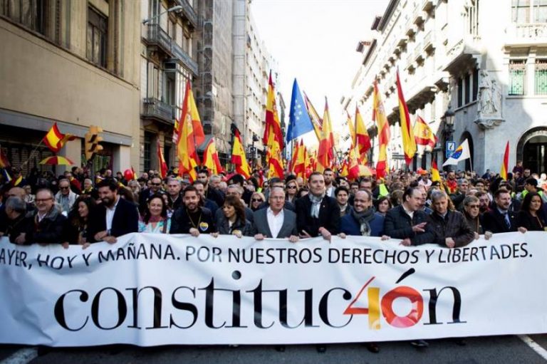Miles de personas claman contra el «indulto de los presos independentistas» en Barcelona