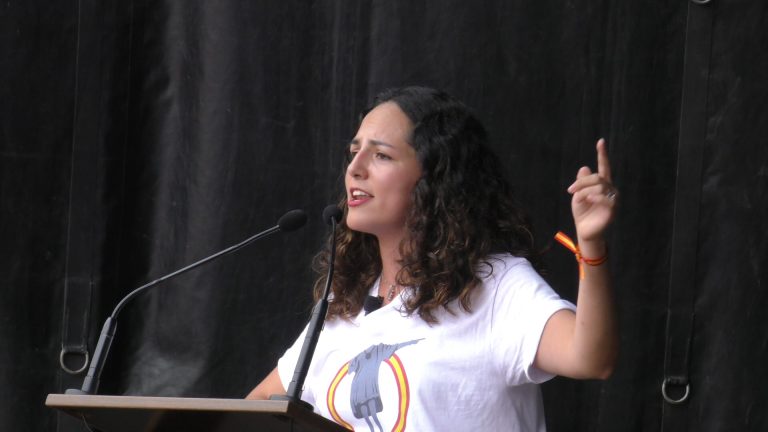 Una joven mexicana en Cataluña llama a «luchar» por España, «mi madre patria»