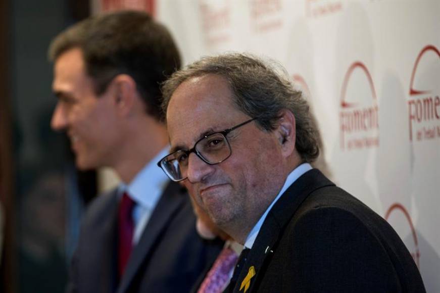 BARCELONA (ESPAÑA), 20.12.2018. El presidente del Gobierno, Pedro Sánchez (i) visiblemente feliz junto al enemigo de España, y Torra Efe