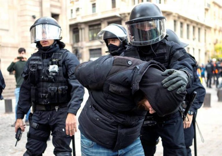 Heridos 35 mozos en protestas del 21-D y Torra «agradece a los CDR» por «pacíficos»
