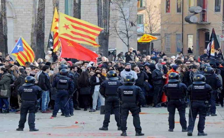 Heridos varios Comandos de la Muerte independentistas y 6 Mozos en Gerona