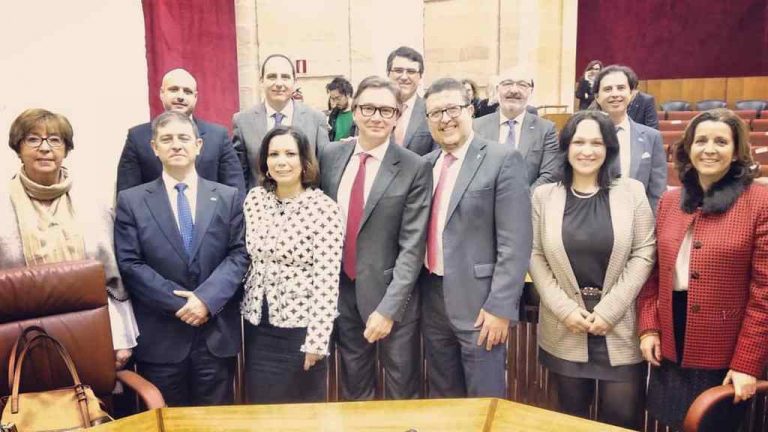 Los 12 diputados de VOX: «Lo juro por España» y los de Podemos: «Por imperativo legal»