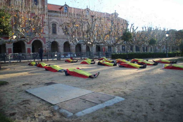 «Operación Desembarco Parlament» denuncia las próximas víctimas mortales del ‘Procés’