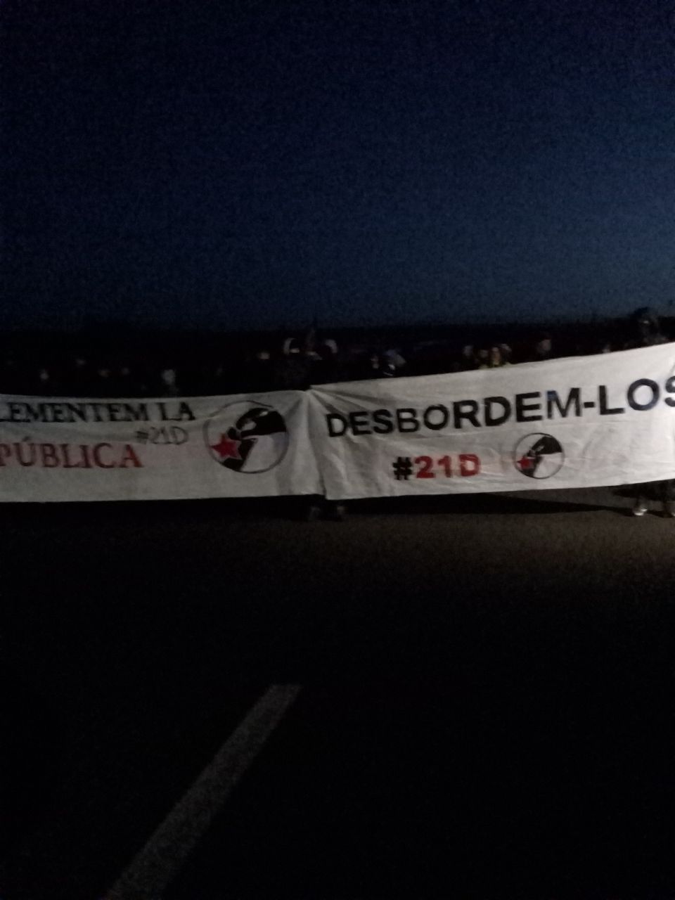 GERONA (ESPAÑA), 21.12.2018. AP7 dirección Domeny (Gerona), cortada por los terroristas callejero del independentismo y de la ultraizquierda de Pablo Iglesias (CDR). Ñ Pueblo