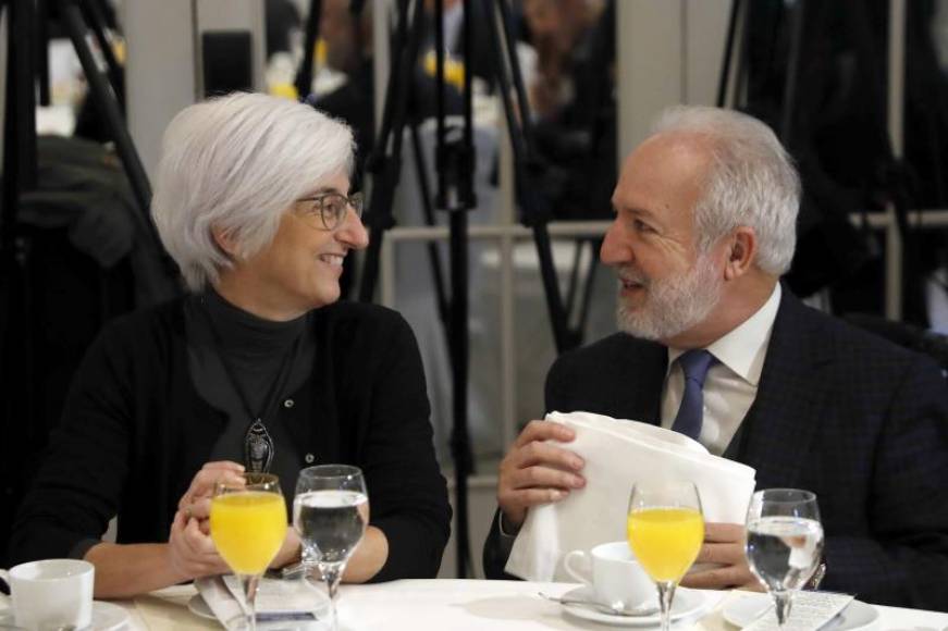 MADRID (ESPAÑA), 04.12.2018. La fiscal general del Estado, María José Segarra (i), conversa con el secretario de Estado de Justicia, Manuel Jesús Dolz Lago. Efe