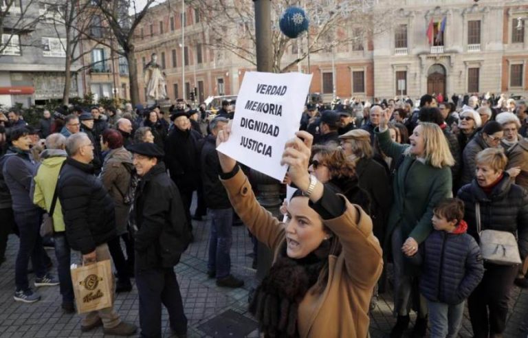 Víctimas de ETA a independentistas de Otegi y Podemos: «Asesinos, sin pistolas no sois nadie»