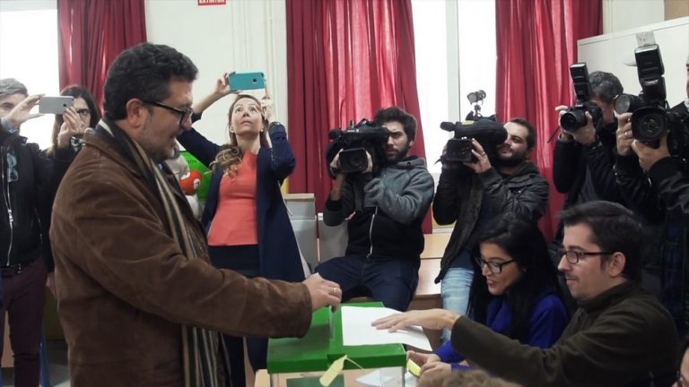 El candidato de VOX vota y llama a la «participación» para un voto de «conciencia y corazón»