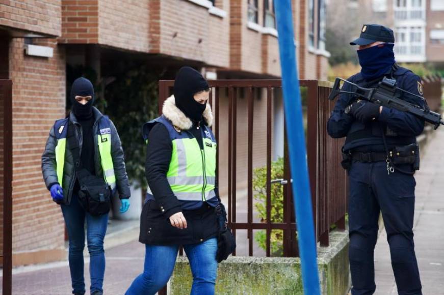 VITORIA (ESPAÑA), 17.12.2018. El Policía Nacional ha detenido en Vitoria a un presunto yihadista por pertenencia a organización terrorista y captación. Efe.