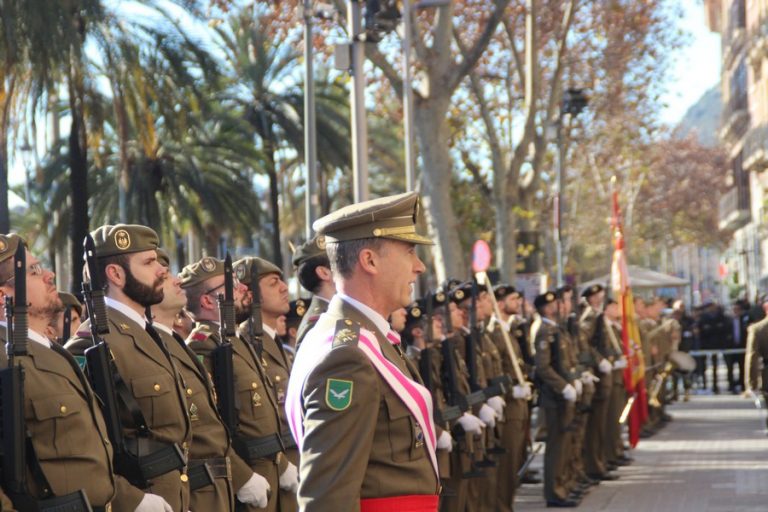 El Ejército inicia el 2019 con parada militar en Barcelona, brindis por España y Rey