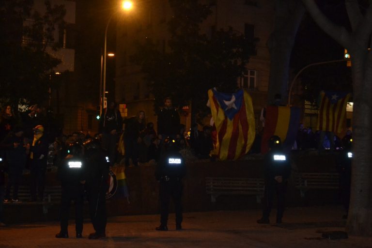 VOX, evacuado en «cápsula» de Mozos ante ataques de la ultraizquierda e independentismo