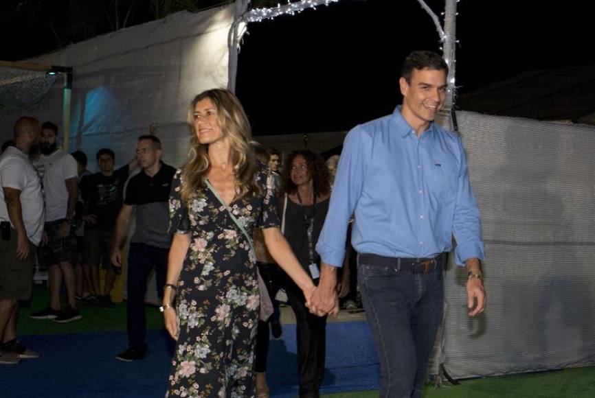 BENICASIM (CASTELLÓN), AÑO 2018. El presidente del Gobierno, Pedro Sánchez, y su esposa a su llegada al concierto del Festival Internacional de Benicasim (FIB). Efe.