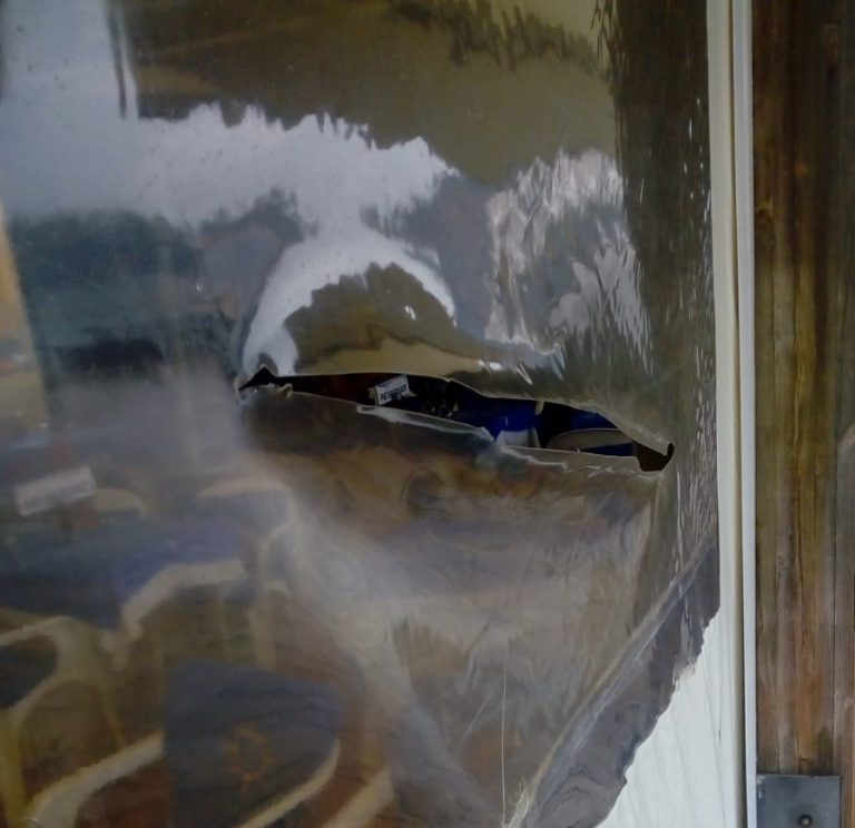 Atacan con navajas al restaurante «Sol D’Or» del héroe de Balanes por simpatizar con VOX