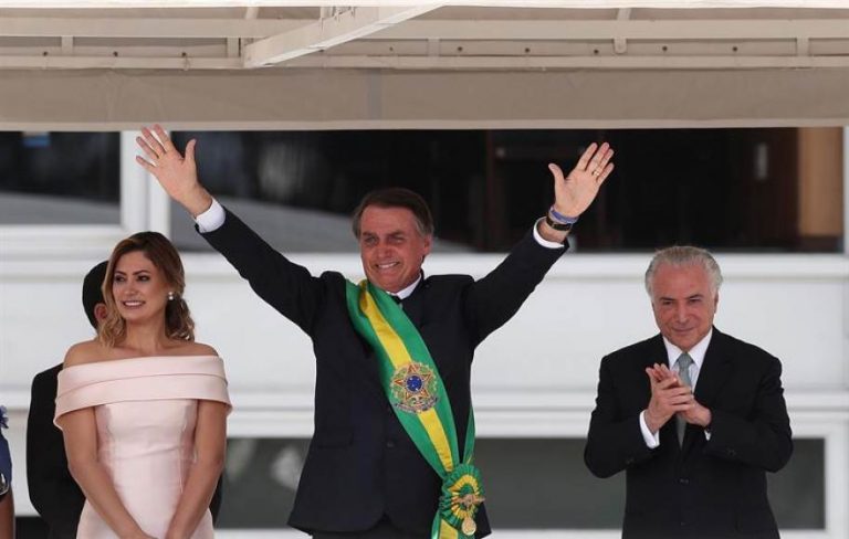 El Gobierno de Brasil del presidente Jair Bolsonaro rechaza el ‘género inclusivo’ que sustituye artículos masculinos o femeninos por la letra ‘e’: «totes», «tod@s» o «todxs»