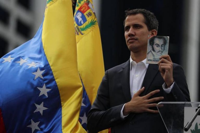 (Crisis Venezuela). Juan Guaidó: «Juro asumir las competencias del presidente de Venezuela»