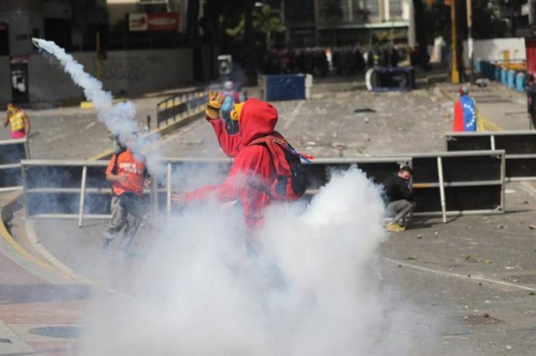 Primeros 13 muertos de la crisis política de Venezuela entre Maduro y Juan Guaidó