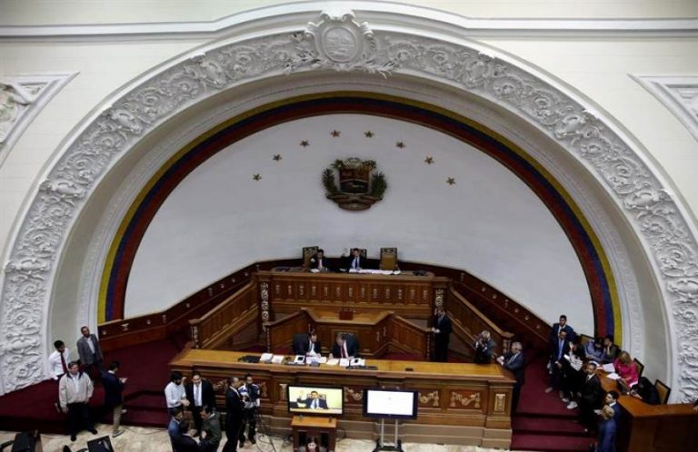 El nuevo presidente de Venezuela Juan Guaidó designa a 10 embajadores