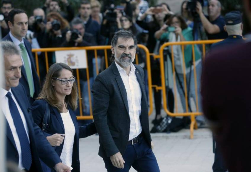 ESPAÑA, AÑO 2017. El secuestrador presidente de Òmnium Cultural, quien es uno de los dos presos 'Jordis', Jordi Cuixart (d). Efe.