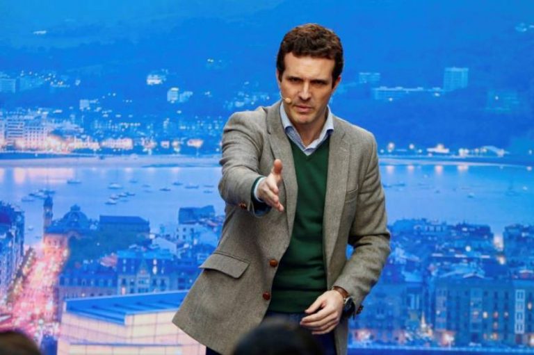 Casado dice por carta a la militancia que el PP pactará con VOX en toda España
