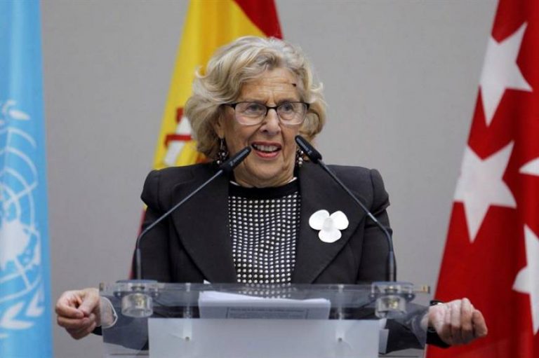 Manuela Carmena (Podemos) abandona el hospital tras dos días ingresada