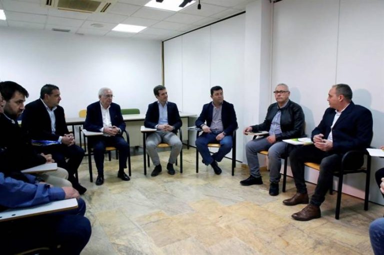 Casado exige aplicación «indefinida del 155 en Cataluña» y firmeza contra la «inmigración» ilegal