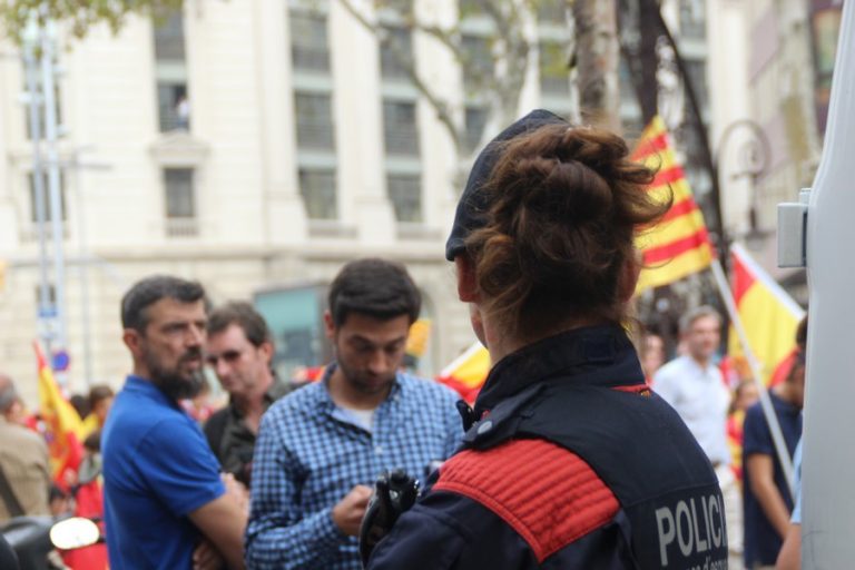 Una Moza perseguida por Torra y DAI rompe en lágrimas ante su «infierno» en los Mozos