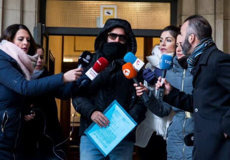 El Tribunal rechaza los recursos de feministas y mantiene en libertad a «La Manada»