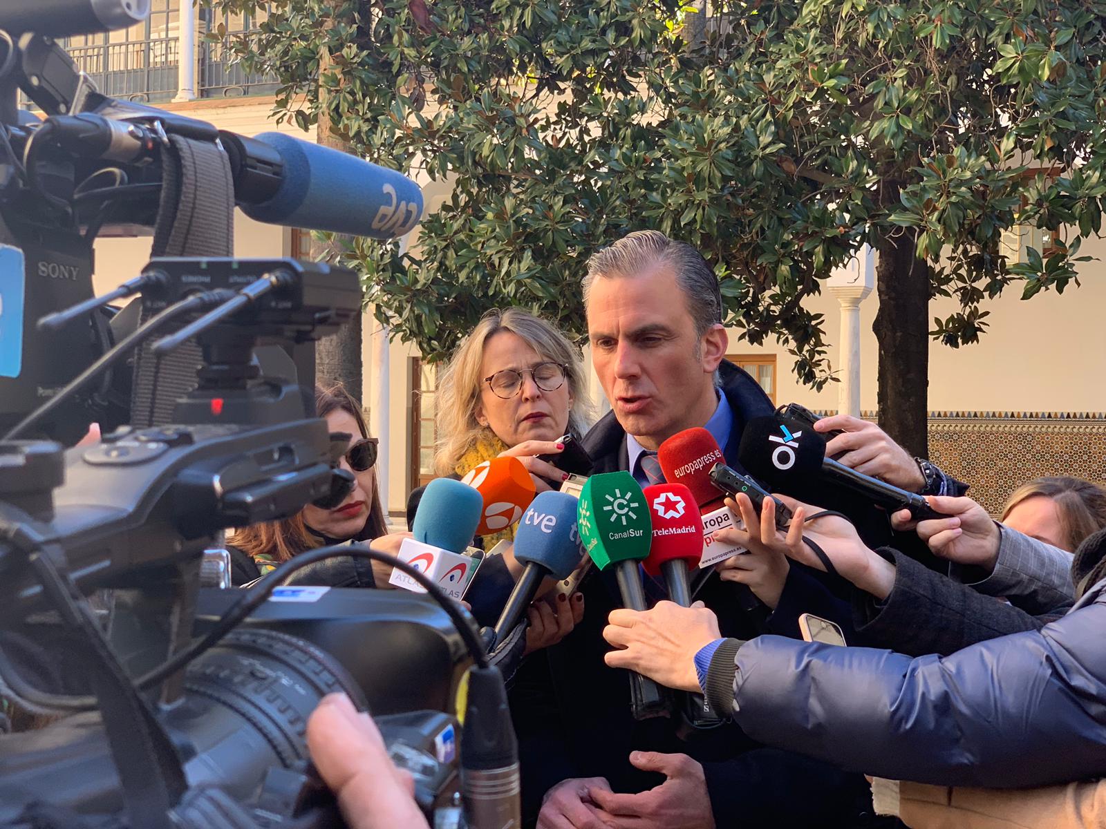 SEVILLA (ESPAÑA), 10.01.2019. El secretario general de VOX, Javier Ortega Smith, atiende a los medios hoy en Andalucía sobre el acuerdo VOX-PP . Lasvocesdelpueblo