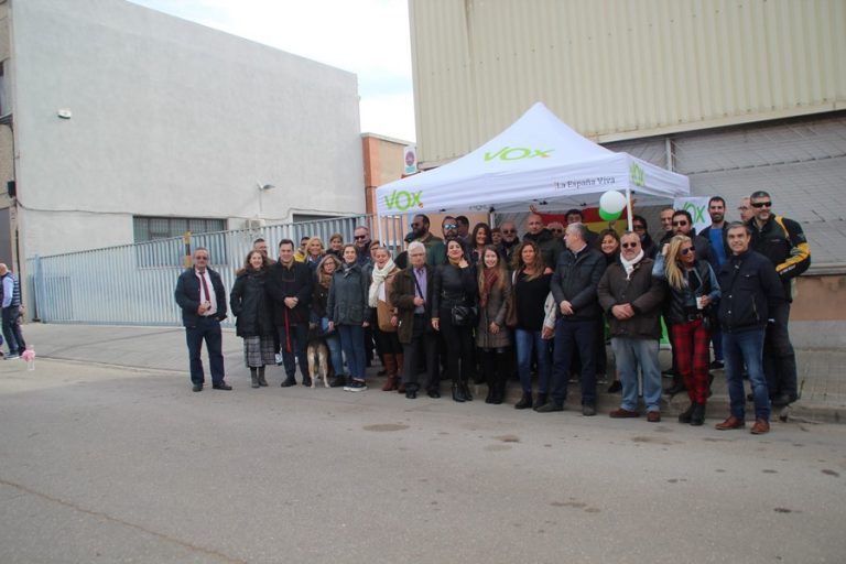 VOX se adueña de Sabadell en un ambiente familiar y anuncia su primer mitin en Sabadell