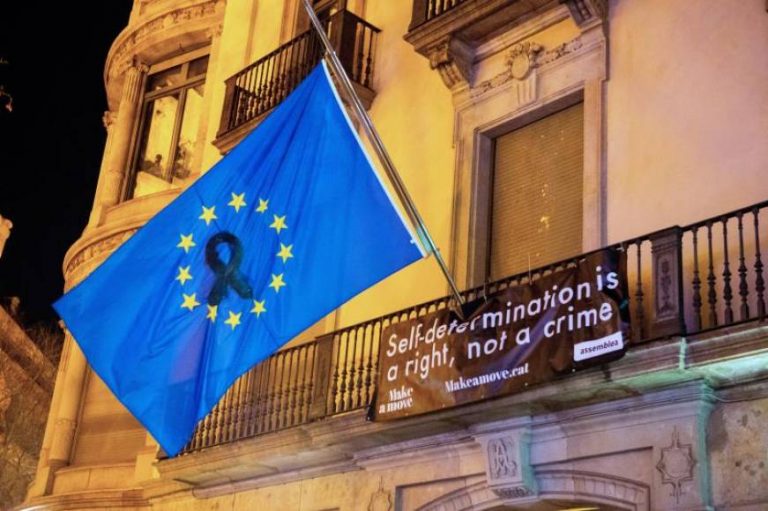El independentismo ensucia y abandona la sede de la Comisión Europea