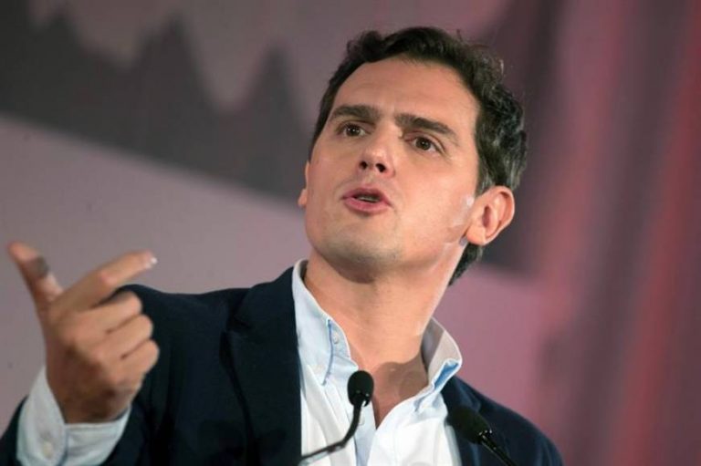Rivera entierra sus vetos a VOX y llama a combatir a Sánchez y golpistas