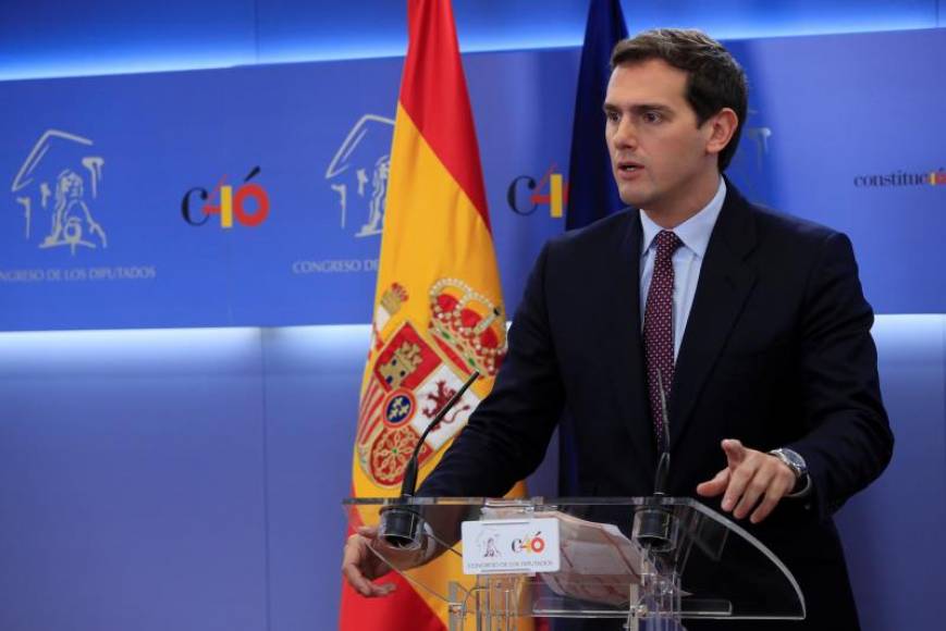 El líder de Ciudadanos, Albert Rivera, ofrece este viernes una rueda de prensa donde ha calificado de 'gran día' la jornada de este viernes. Efe