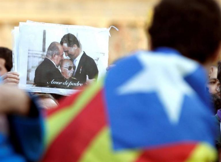 El independentismo ataca al Rey y España con «muera el borbón, libertad presos políticos»