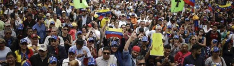 El nuevo presidente de Venezuela Juan Guaidó recibe apoyo multitudinario