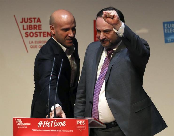 FOTOGRAFÍA. El ministro de Fomento, José Luis Ábalos (d), interviene durante la convención del Partido Socialista Europeo (PES). Efe