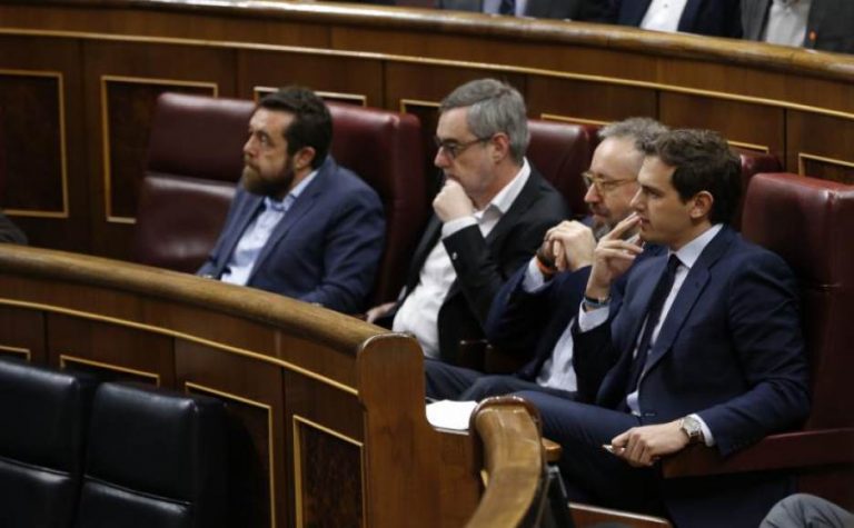 FOTOGRAFÍA. El presidente de Ciudadanos, Albert Rivera (d), junto al portavoz, Juan Carlos Girauta (2d). Efe
