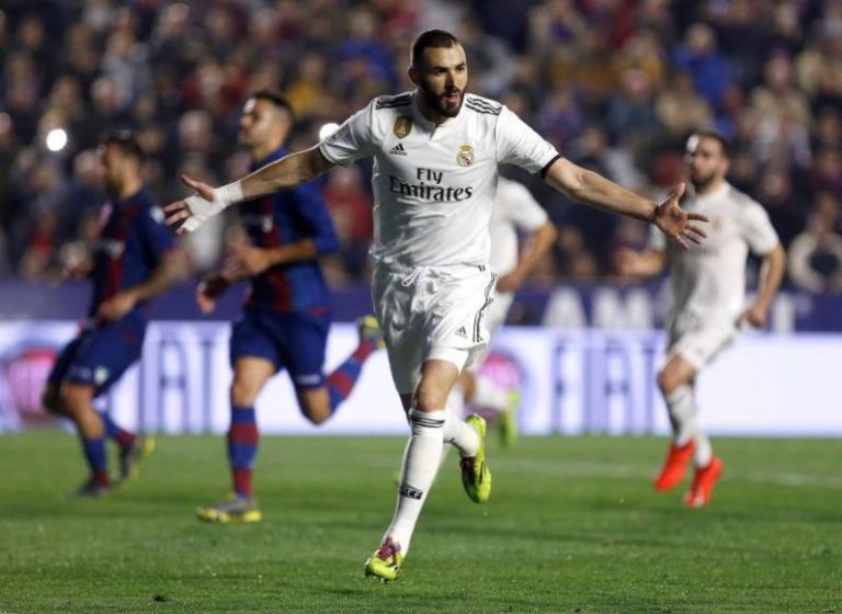 Dos penaltis dan la victoria al Madrid
