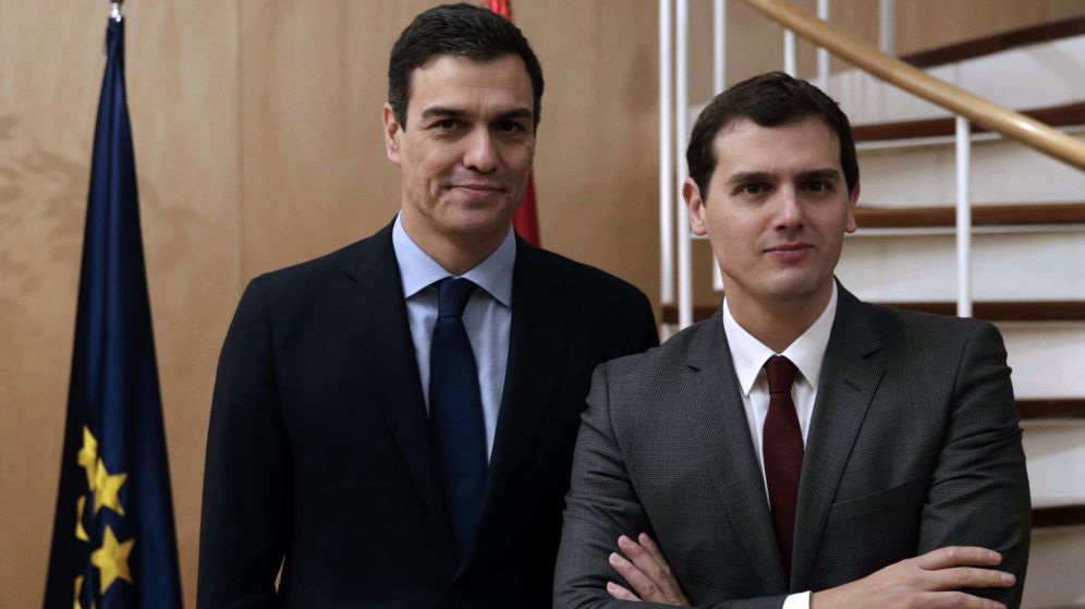 FOTOGRAFÍA. MADRID (ESPAÑA), 23.04.2016. El secretario general del PSOE, Pedro Sánchez (i), y el presidente de Ciudadanos, Albert Rivera. Efe.