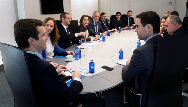 El PP retirará subvenciones a «ERC y JxCAT, ilegalizará CDR e intervendrá Mozos y TV3»