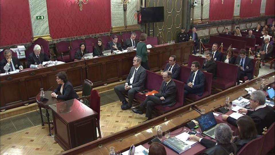 FOTOGRAFÍA. MADRID (ESPAÑA), 27.02.2019. TRIBUNAL DEL PROCÉS. Imagen de la señal institucional del Tribunal Supremo, de una vista general de la sala. Efe