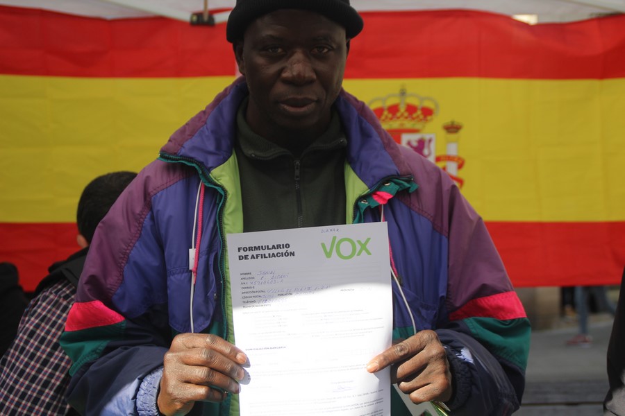 FOTOGRAFÍA. MATARÓ (BARCELONA), 23.02.2019. Carpa de VOX en Mataró (Barcelona). Ñ Pueblño (10)