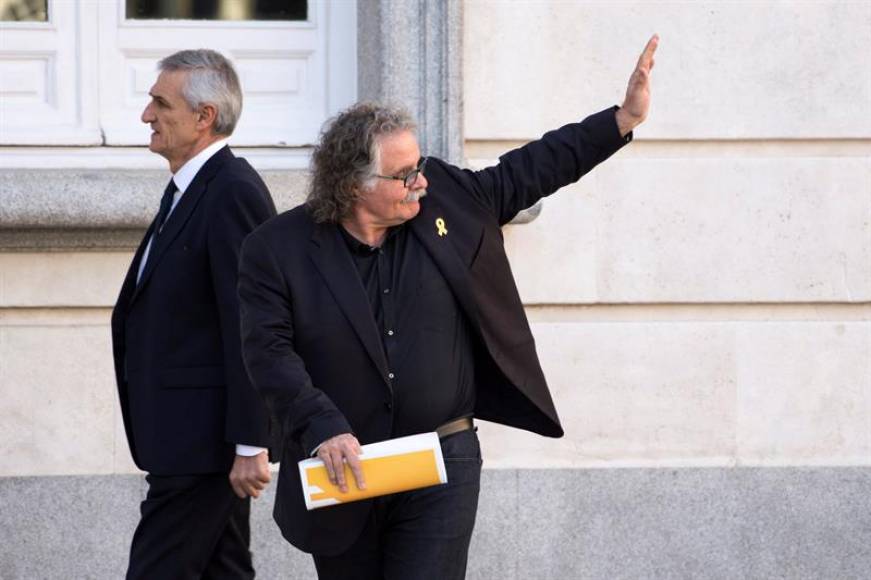 FOTOGRAFÍA. JUICIO DEL PROCÉS (MADRID) ESPAÑA, 27.02.2019. El diputado de ERC Joan Tardá (d), a su llegada al Tribunal Supremo donde. Efe.