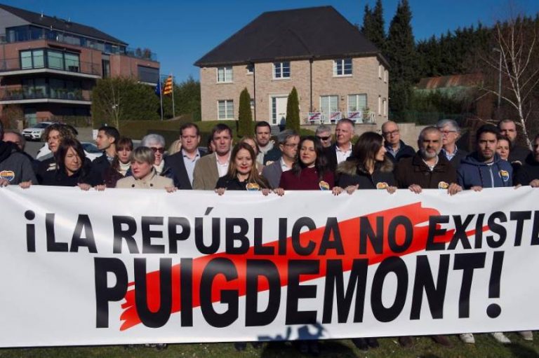 Borrell «vigila» cualquier intento de impulsar el «Procés» desde «embajadas» separatistas