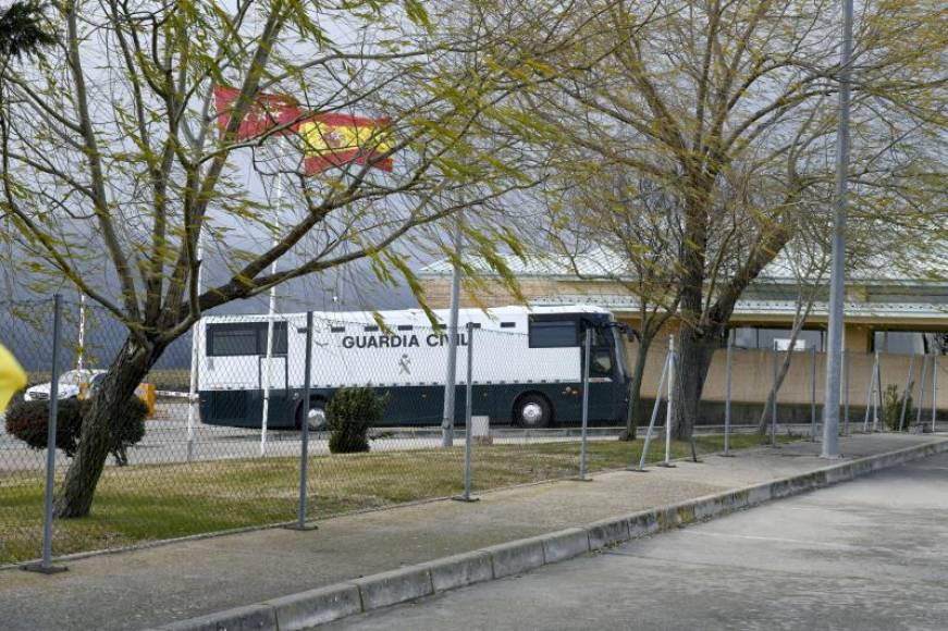 MADRID (ESPAÑA), 01.02.2019. Llegada del autobús de la Guardia Civil que traslada al exvicepresidente de la Generalitat Oriol Junqueras. Efe
