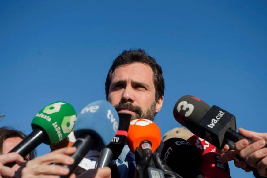 MADRID (ESPAÑA), 05.02.2019. El presidente del Parlament de Catalunya, Roger Torrent, atiende a los medios de comunicación tras salir de la prisión de Alcalá Meco. Efe