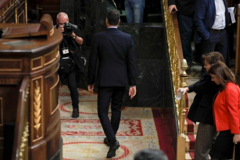 Sánchez abandona el Congreso meditando tras el rechazo de sus Presupuestos de 2019
