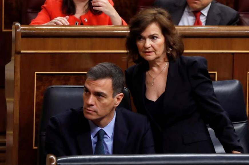 MADRID (ESPAÑA), 13.02.2019. El presidente del Gobierno, Pedro Sánchez, y la vicepresidenta, Carmen Calvo (d). Efe