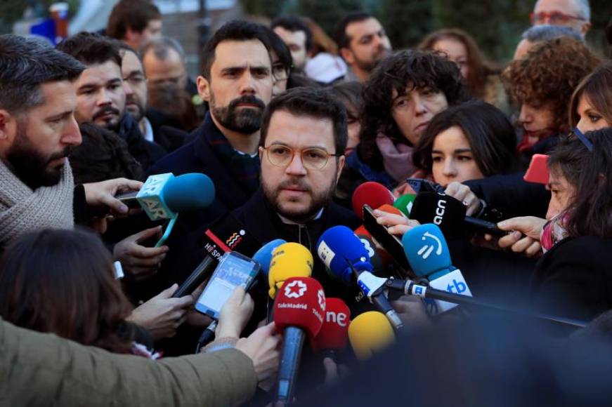 MADRID (ESPAÑA), 14.02.2019. El vicepresidente del Govern, Pere Aragonès, acompañado del presidente del Parlament, Roger Torrent,(detrás). Efe